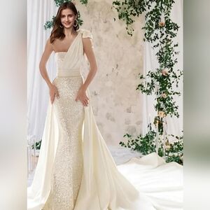 Elegant One-Shoulder Mermaid Wedding Gown